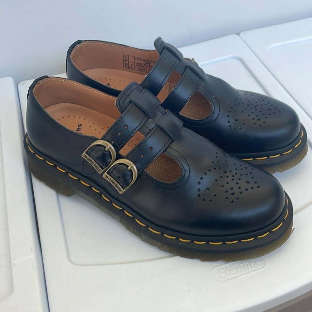 8065 SMOOTH LEATHER MARY JANE SHOES - INNER RIGHT SOLE BURNED SEE PHOTOS